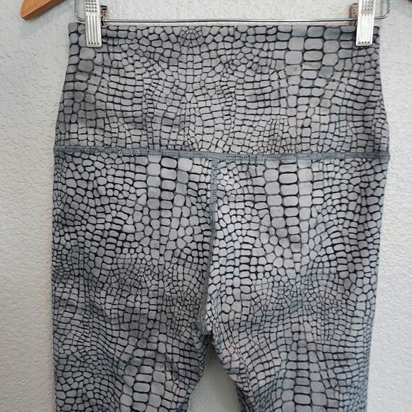 Evolution & Creation Gray Snake Skin Print Athletic Pants Size M - Picture 7 of 8